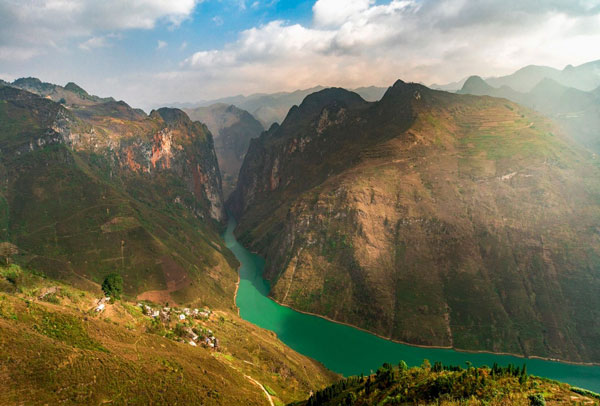Du lịch Hà Giang tháng 10: Đi giữa mùa vàng và sắc hoa đầu thu