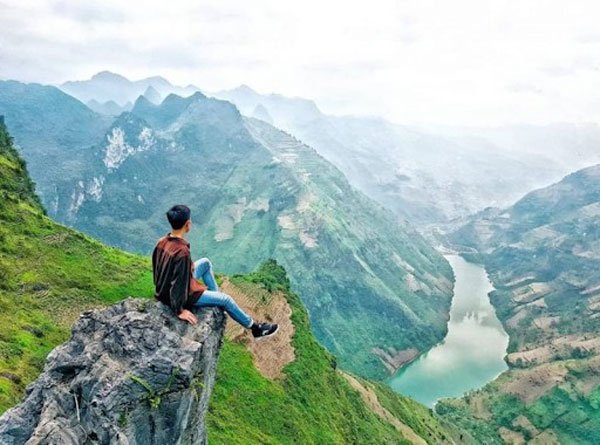 Cung Mã Pì Lèng – Mèo Vạc: Điểm nhấn của hành trình cao nguyên đá Những điểm du lịch Hà Giang đẹp và đáng trải nghiệm nhất